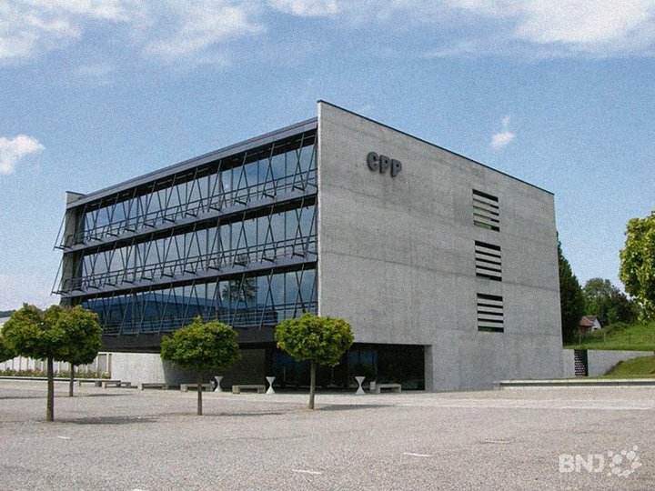 The main building of Porrentruy's Cité des Microtechniques, at the centre of a vast space comprising around ten buildings and structures. These include the Jurassica Dinotec, an open-air museum created after the discovery during extension work of fossilised dinosaur tracks. As a nod to future watchmakers (and others), two clocks give visitors a better understanding of geological time (millions of years) compared with precision time measurement (milliseconds).