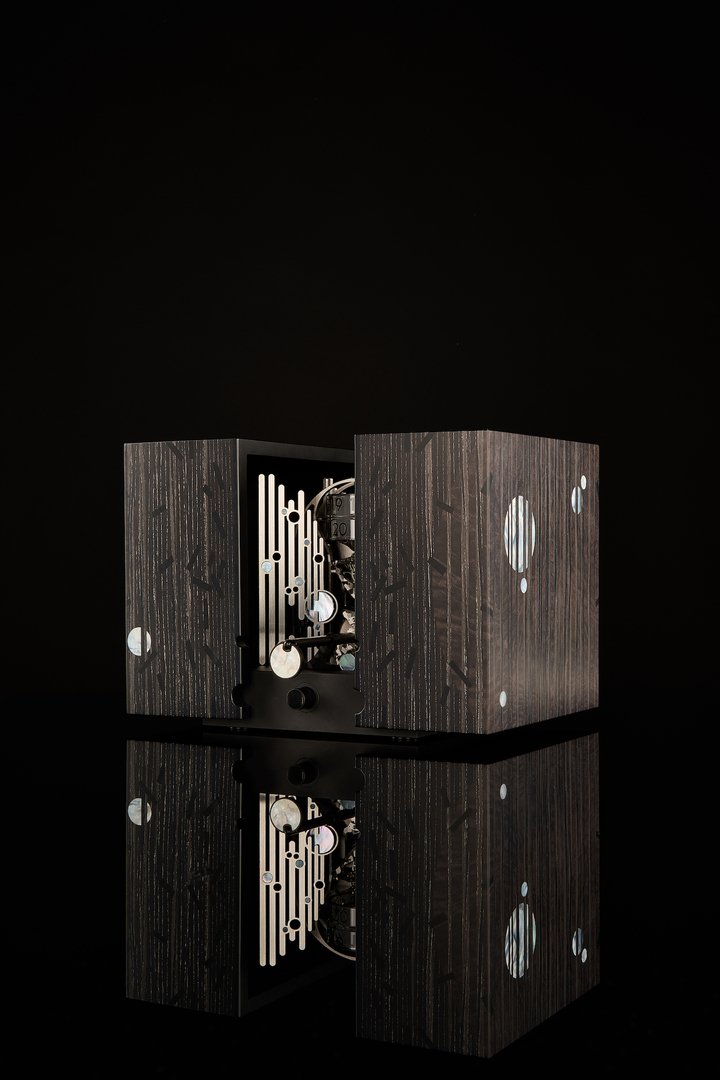 Fiona Krüger & De Bethune's mechanical Mystery Box: Forget Time 