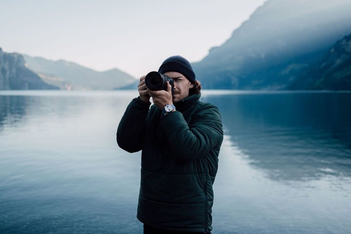 Carl F. Bucherer charged the renowned nature photographer Hannes Becker to capture the essence of each of the five colours of the new Manero Flyback 40mm.