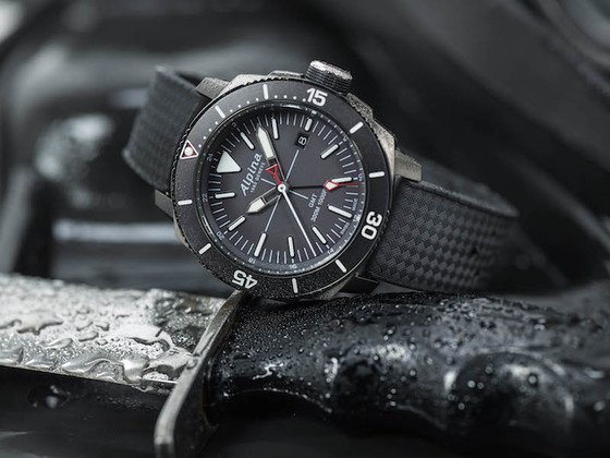 A closer look at the Alpina Seastrong Diver GMT