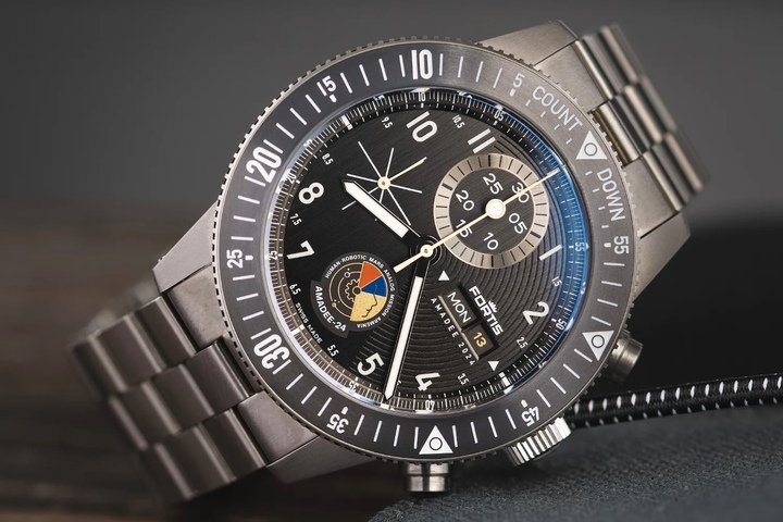 Based on the iconic Fortis Novonaut, the Amadee-24 watch is built to withstand the extreme conditions of an environment similar to Mars.