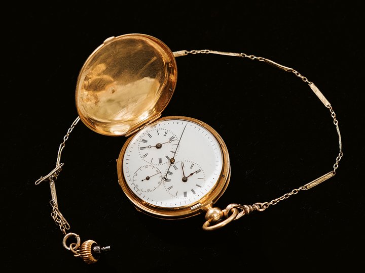 The first Tissot watch, with dual time. 14k gold hunter case, Ch.-F. Tissot & Son, observatory watch, movement with two hour circles, independent seconds, parachute compensation, movement with lever escapement and twin barrels, key winding. Luc Tissot collection