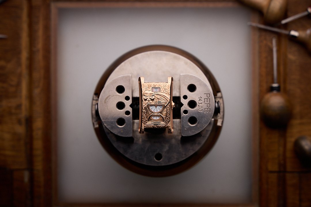 Chronoswiss Neo Digiteur Chronos - time carved in gold