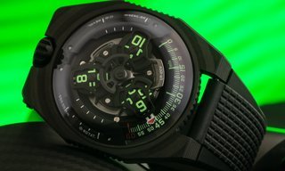 Urwerk presents the UR-100V in carbon