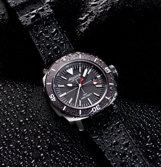 A closer look at the Alpina Seastrong Diver GMT