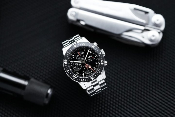Fortis's bestselling Novonaut is powered by the “space-certified” Werk 17 movement, a high-performance column wheel chronograph that supplies 60 hours of power reserve.