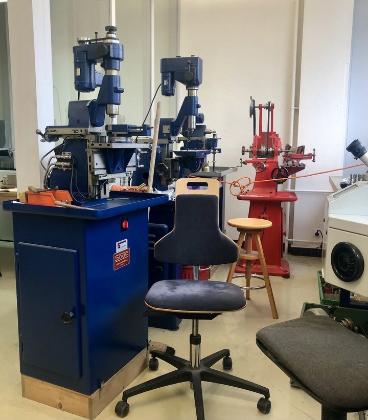 Laurent Jolliet, chain maker and master of twisted wire