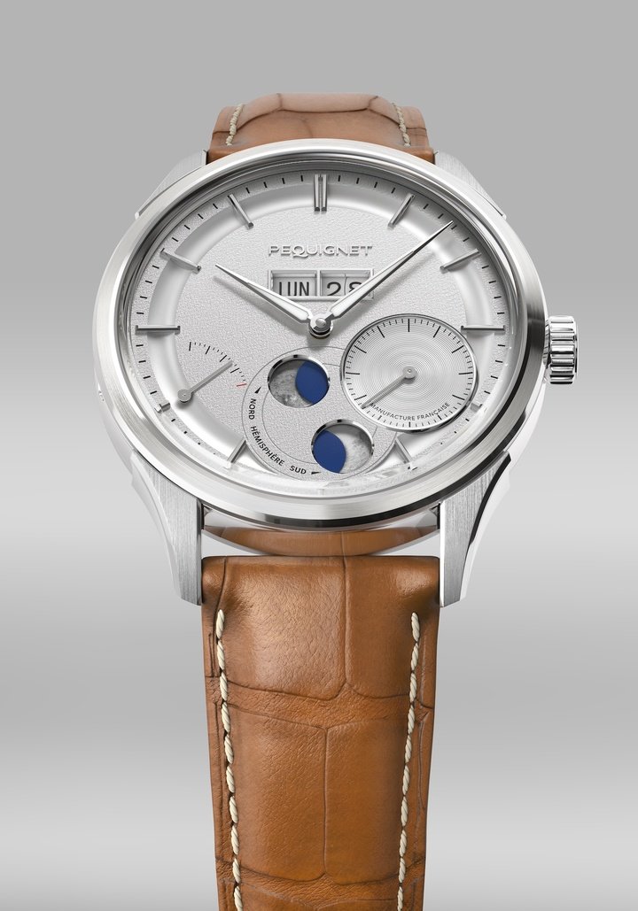 Since its launch in 2011, the Royale Paris was designed to house the Calibre Royal by Pequignet. It has now been completely reworked into a 39.5 mm diameter.