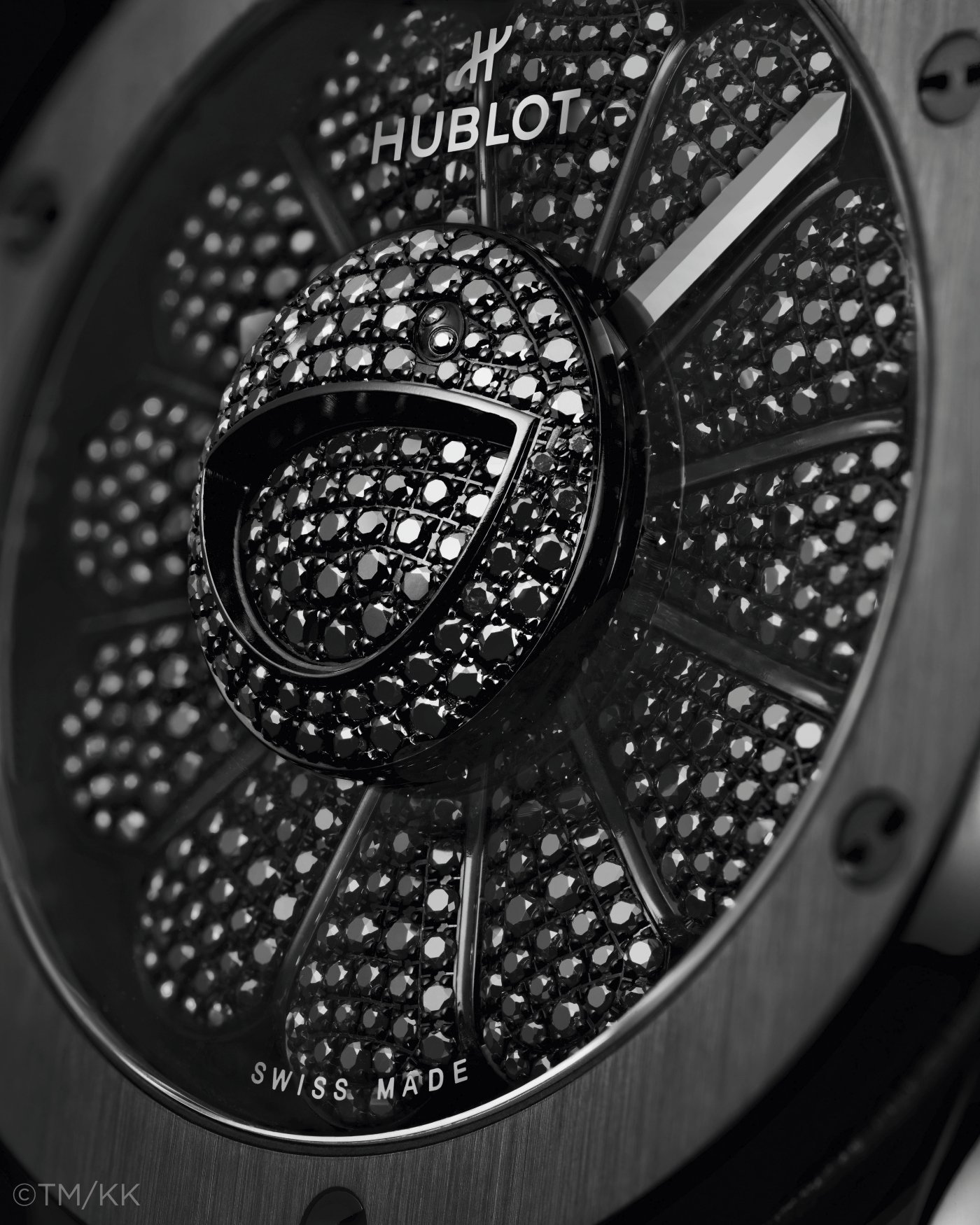 hublot_classic_fusion_takashi_murakami_all_black_back_close_-_europa_star_magazine_2021