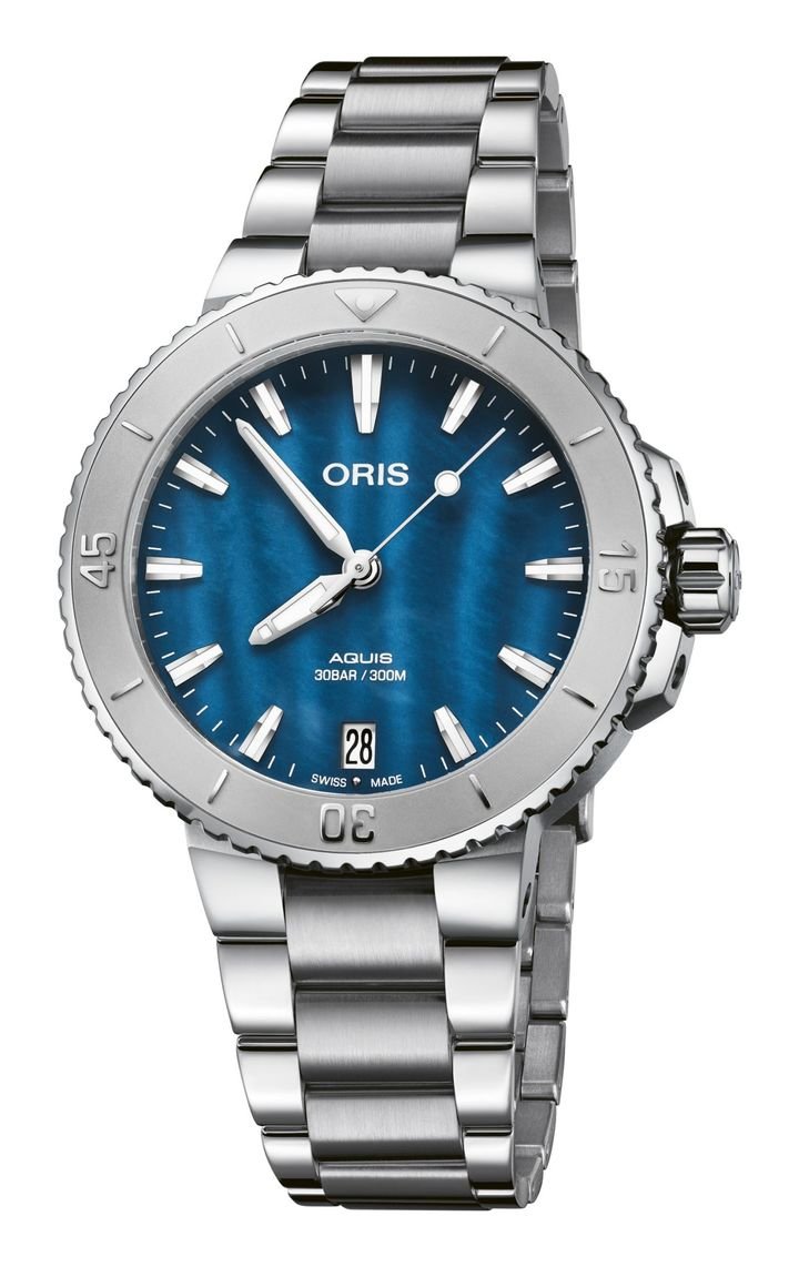 Oris presents new variations of its Aquis Date