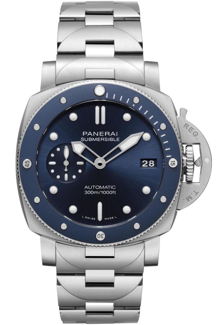 Panerai releases a new Submersible model with a metal bracelet