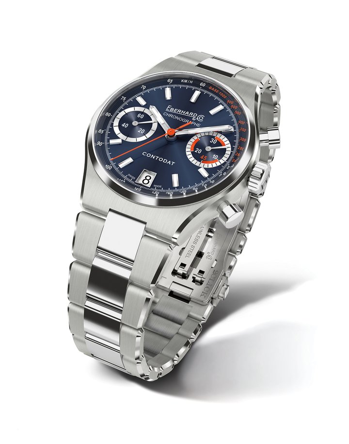 In both automatic and chronograph versions, the watch is exclusively offered with a new integrated steel bracelet, designed to ensure perfect aesthetic and functional continuity with the case.
