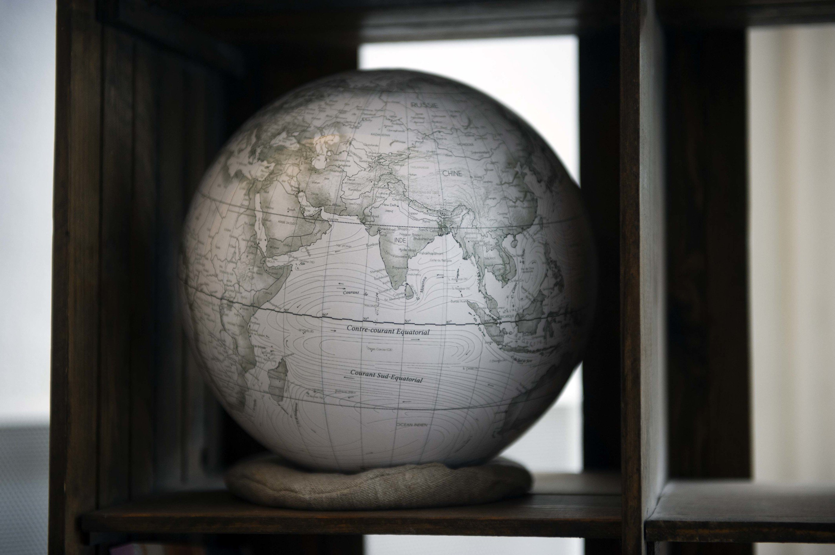Globe Sauter & Cie: the Earth, handcrafted