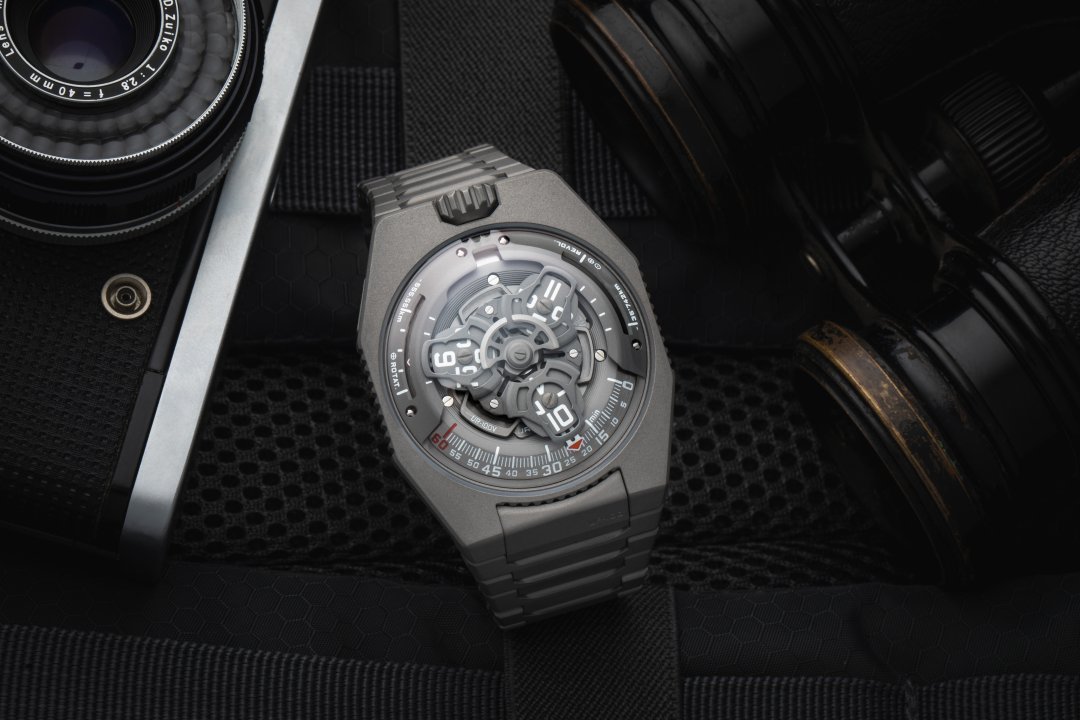 Urwerk: the UR-100V appears in a Full Titanium Jacket