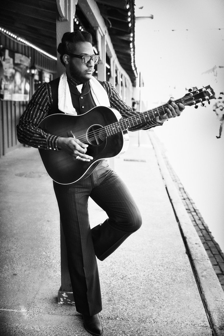 In the December chapter of Time Well Spent, Leon Bridges is captured in his hometown of Fort Worth, Texas. Fusing soul with deep introspection, the genre-defying artist turns memory, faith and heritage into sound - a body of work that stands as a celebration of time itself.