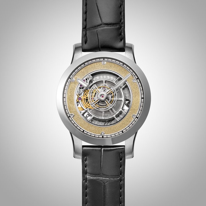 Kross Studio integrates its central floating tourbillon in new 42mm case