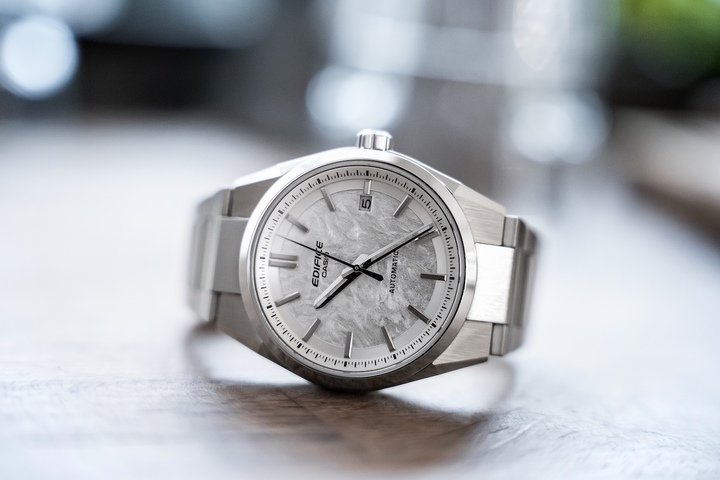 Following on from the first mechanical movement watch launched in Casio's history last year, this new Edifice EFK-110 model, just unveiled, combines automatic movement, sporting spirit and typical Japanese aesthetics, for €279.