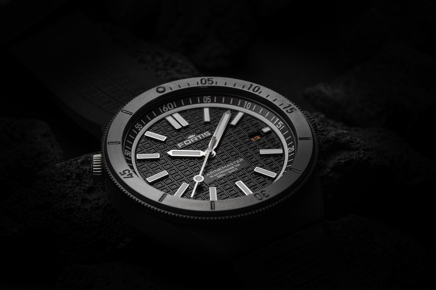 Fortis unveils the Marinemaster M-44 DLC Gravity Black and Black Resin
