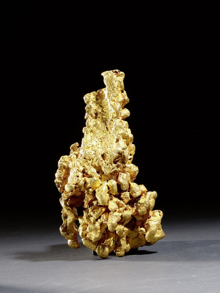 GOLD NUGGET Victoria, Australia RF Analysis: Gold: 992/-, Silver 4/-,PT 0,45/- 1 647 g