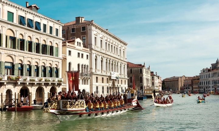 Venezianico is also an official sponsor of the Regata Storica, Venice's most iconic boat race, which attracts thousands of spectators every year.