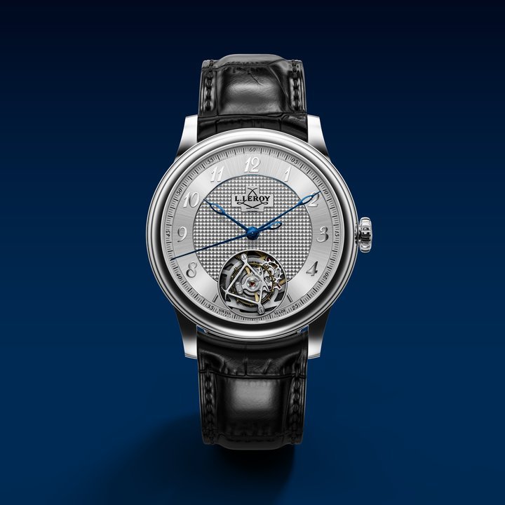 Featuring a 42 mm drum-shaped case with a thickness of just 11.88 mm (including the domed sapphire crystal), the new Elyor is produced in limited series and is available in three different versions: 18-carat 5N red gold, platinum, and grade 5 titanium. The centre of the dial features an elegant “Clous de Paris” guilloché pattern.