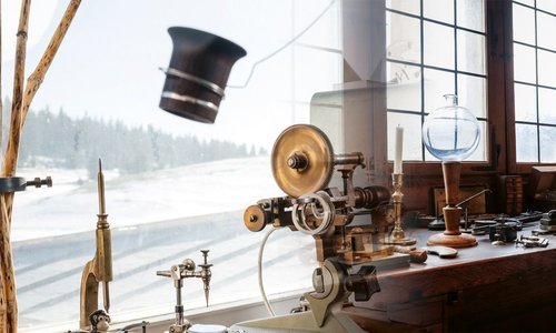The return of the farmer-watchmaker 