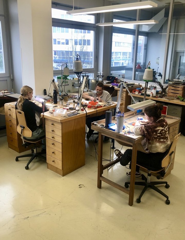 Laurent Jolliet, chain maker and master of twisted wire