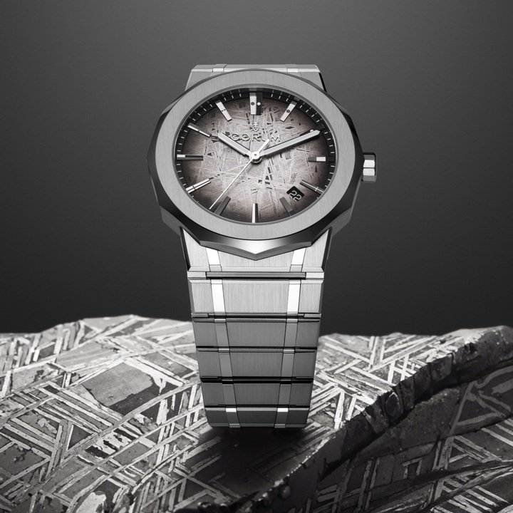 The new Admiral Meteorite 39mm (retail price, excl. taxes: CHF 13,900). As part of its relaunch, Corum unveils 11 new Admiral references built around four key elements: a redesigned case, new dials, a new integrated bracelet, and a new in-house calibre developed with its La Chaux-de-Fonds partner and neighbour, Concepto.