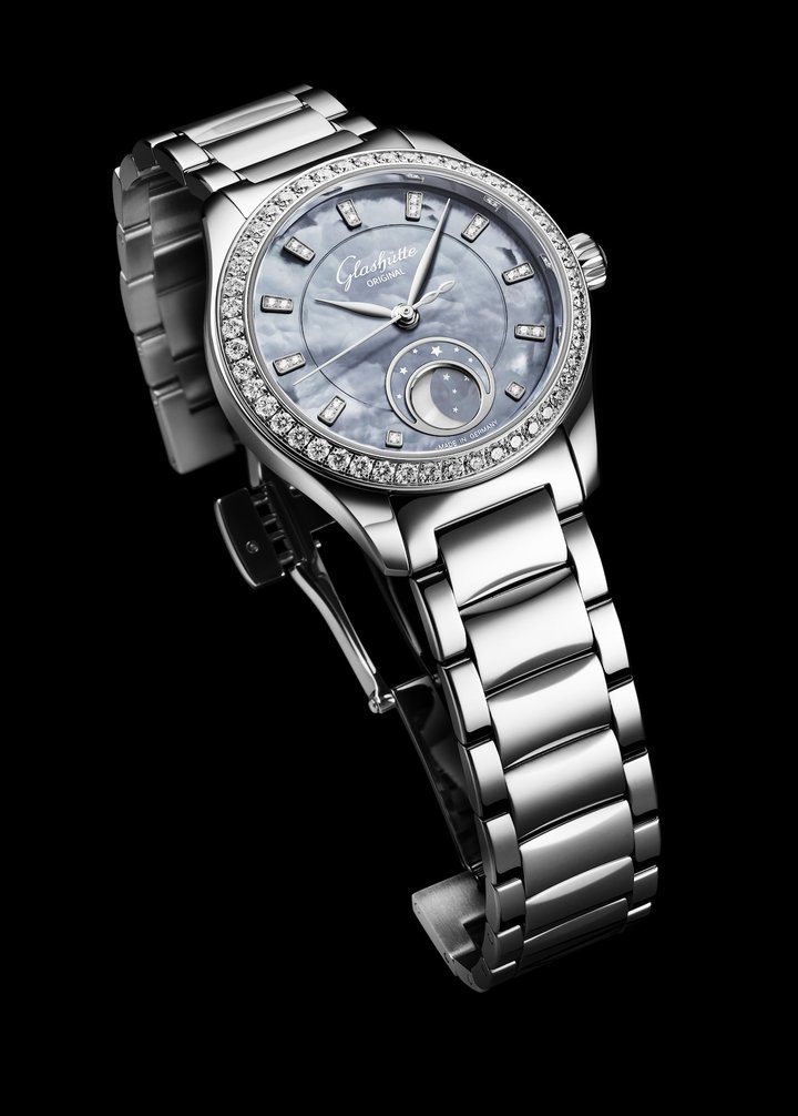 Glashütte Original presents the Serenade Luna in “Skyline Blue”