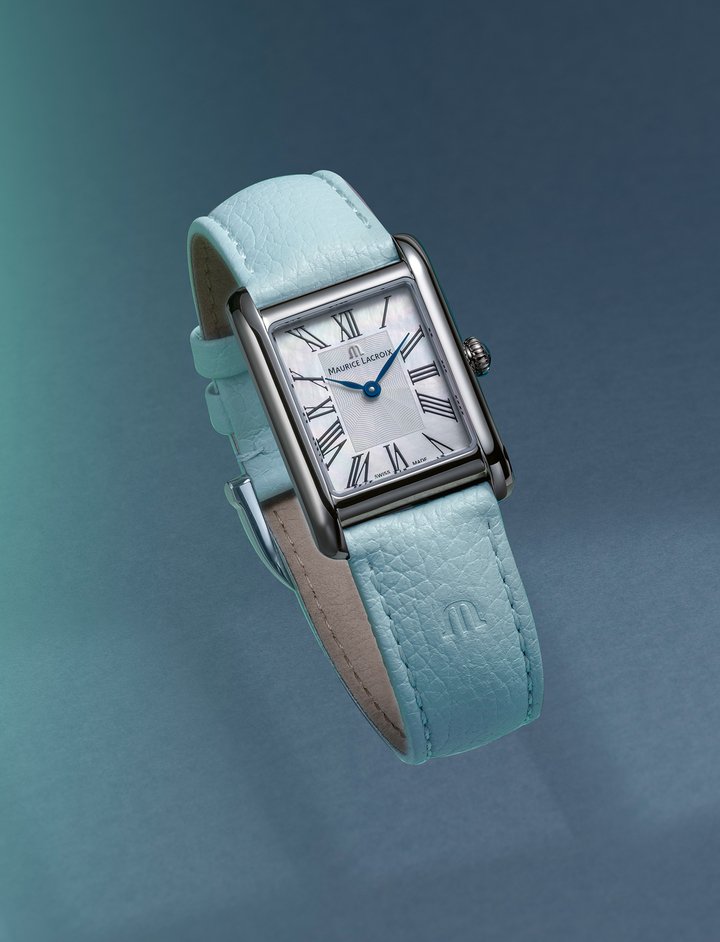 A new 24 x 34mm interpretation of the Fiaba is inspired by a pebble's smooth forms.