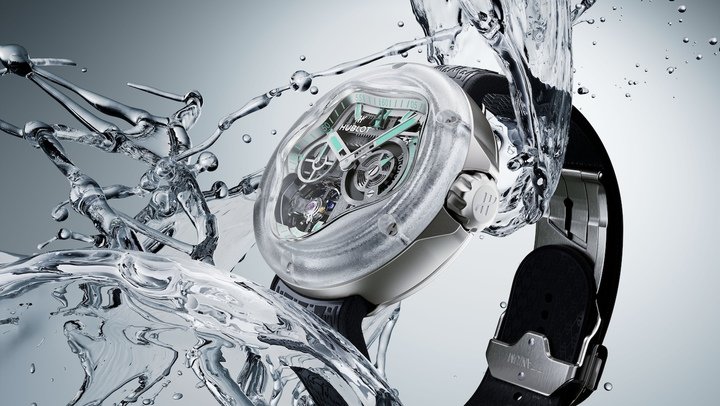 After the success of the MP-16 Arsham Droplet transformable pocket watch, the Hublot MP-17 MECA-10 Arsham Splash Titanium Sapphire is a sculpture for the wrist. Each curve is a reflection of Daniel Arsham's creative vision. The compact 42mm case size was made possible thanks to the integration of Hublot's new and smaller Meca-10 in-house manual-winding movement, visible through the dial opening and the sapphire caseback.