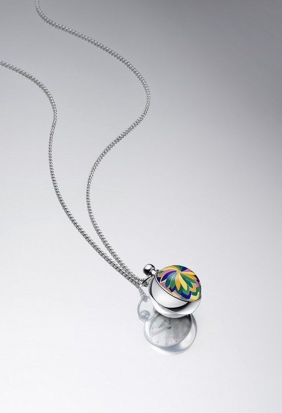  Hermès' dual-face, the Pendentif Boule