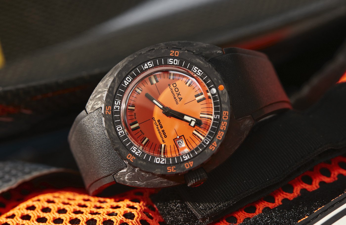 Doxa SUB 300 Carbon COSC