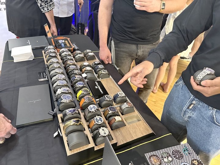 Resounding success for the Minutes and Hours Watch Show in Austin