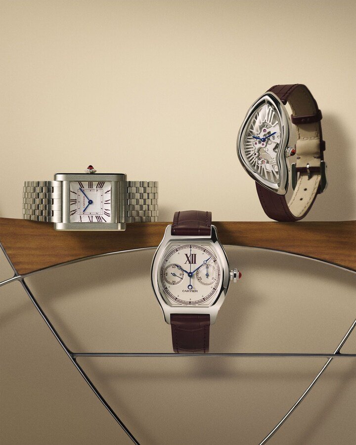 For its 10th opus, Cartier Privé celebrates three of the most emblematic shapes from previous editions: the Tank Normale, the Tortue Monopusher Chronograph and the Crash Skeleton. This exceptional triptych pays tribute to the Maison's signature material, platinum, paired with the colour burgundy.