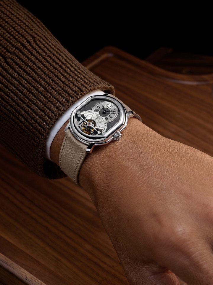 Daniel Roth introduces new Tourbillon Platinum
