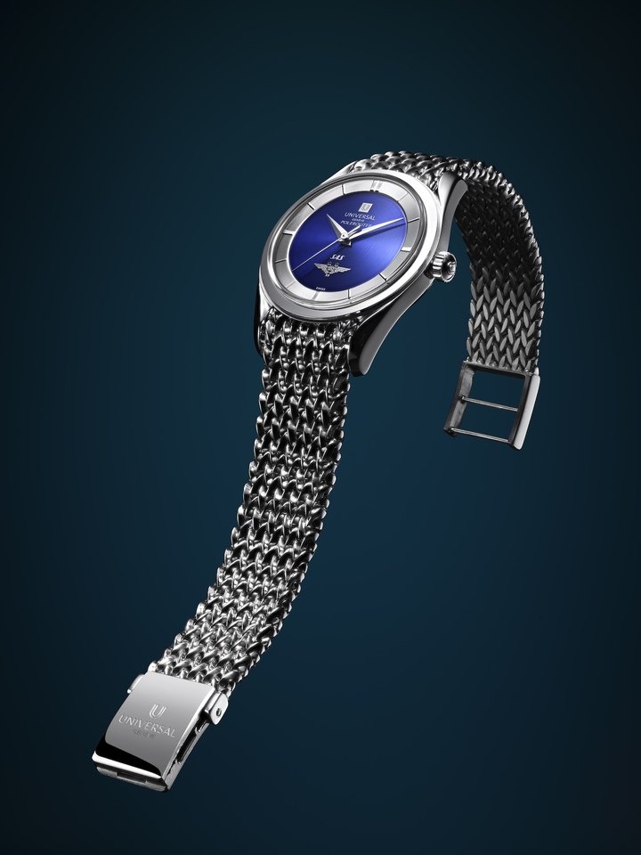 This unique Universal Genève SAS Polerouter, fitted with a hand-crafted “Polish” mesh bracelet made by Laurent Jolliet, was sold for CHF 71,120 on May 10, 2025 in Geneva by the auction house Phillips (lot 75). The proceeds of the sale were donated to the Geneva School of Art to support training in the craft of chain making.