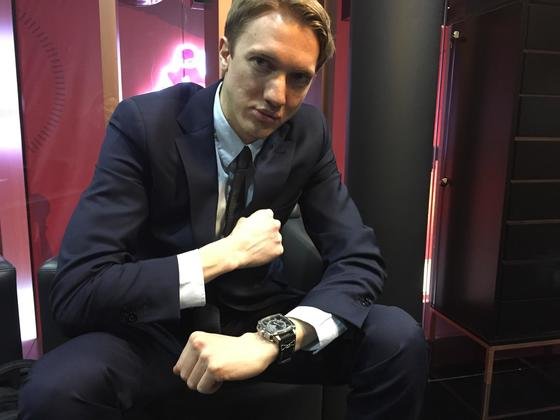 Schwarzenegger, when the wrist becomes a muscle