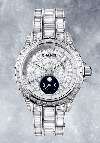 En couverture d'Europa Star Décembre/Janvier 2013-14: Chanel - J12 Moonphase, l'heure exquise