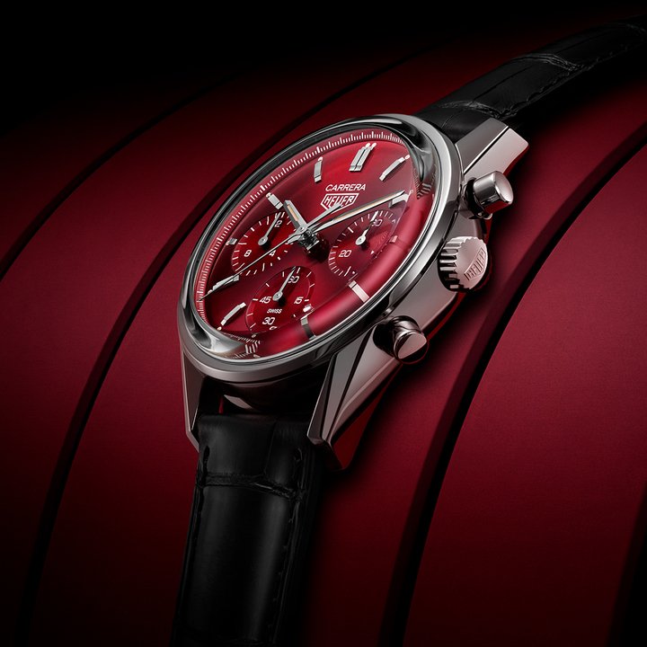 TAG Heuer introduces a limited Carrera with red dial