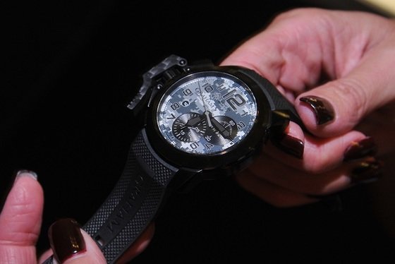 The hot-blooded chronograph pays tribute to the Navy Seals