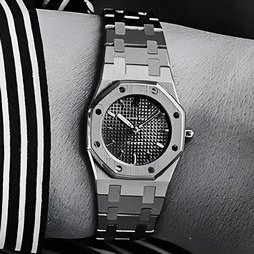 AUDEMARS PIGUET “Royal Oak Quartz”