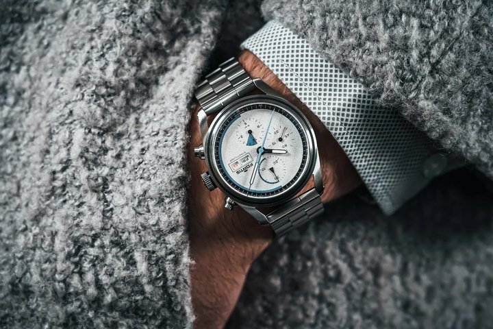 The Stratoliner collection comprises three 41mm stainless steel models — White Dust, Cool Gray and Cosmic Gray — whose Dust Dial™ is inspired by the immensity of space. The Werk 17 movement was tested in the stratosphere in partnership with the Swedish Space Corporation.