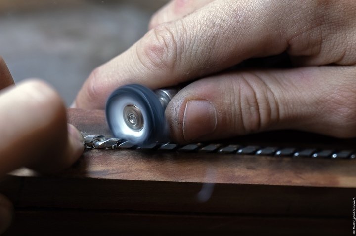 Laurent Jolliet, chain maker and master of twisted wire