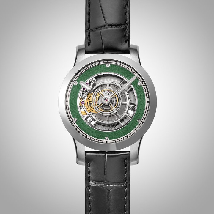 Kross Studio integrates its central floating tourbillon in new 42mm case