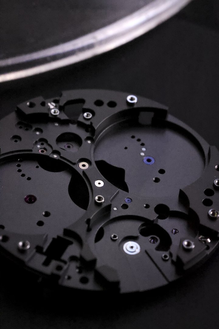 Introducing the Lorige BL-Evolution Hyperblack and Bleu Asphalte