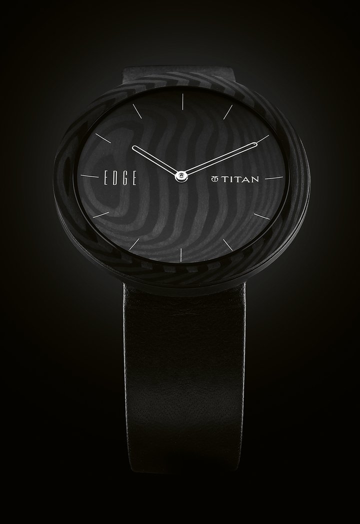 The 4.4 mm-thick carbon fibre model is another innovation from Edge, made entirely of carbon, including the dial and back cover.