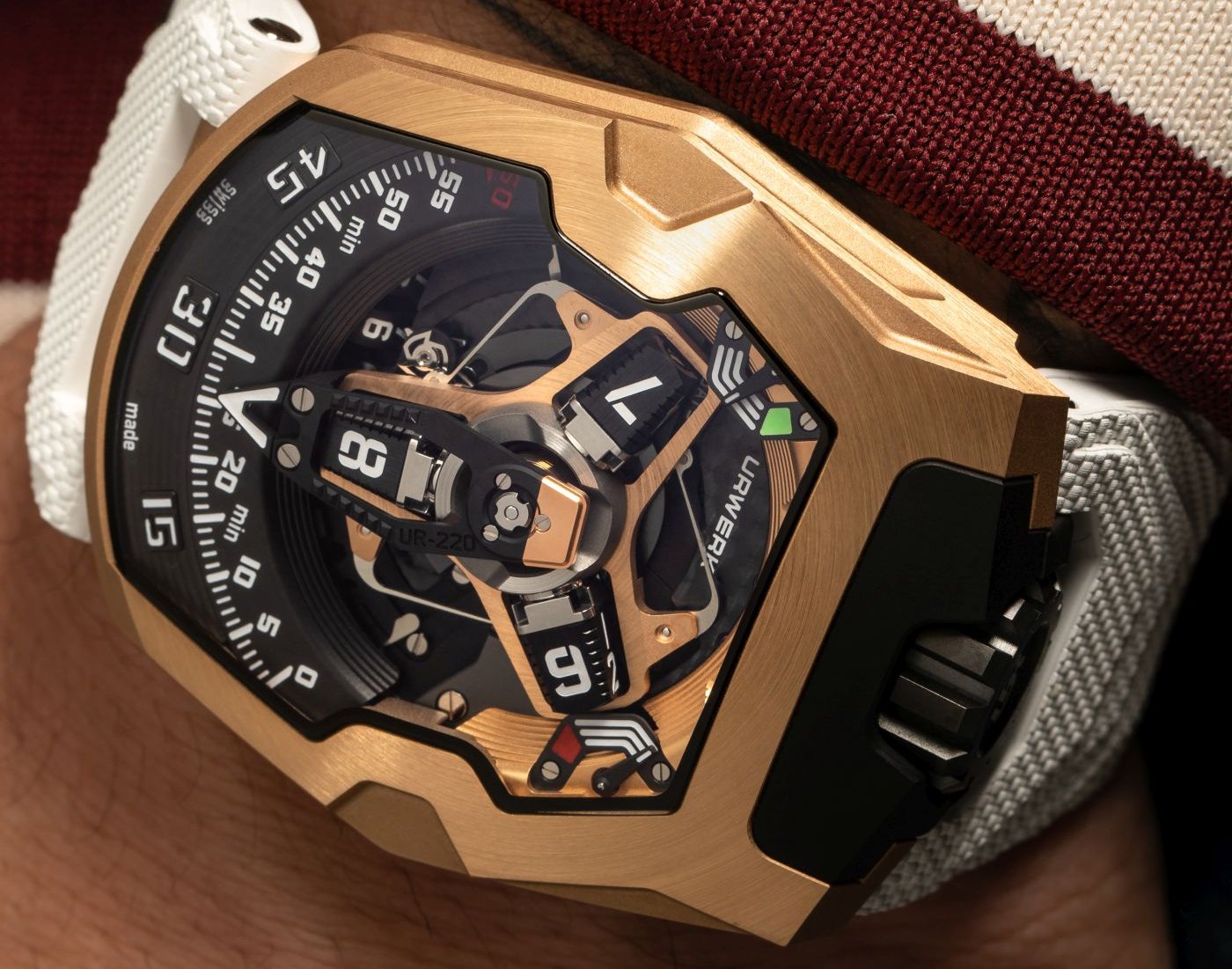 Urwerk: the last model in the UR-220 collection