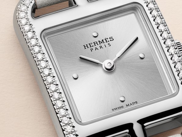 Hermès unveils a “mini” version of its Cape Cod