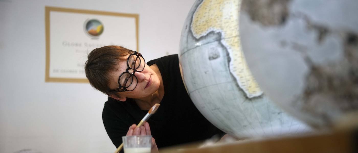 Globe Sauter & Cie: the Earth, handcrafted